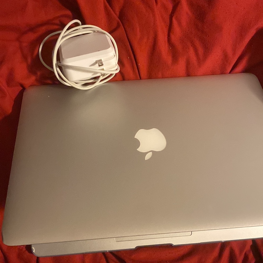 - MacBook late (2017)